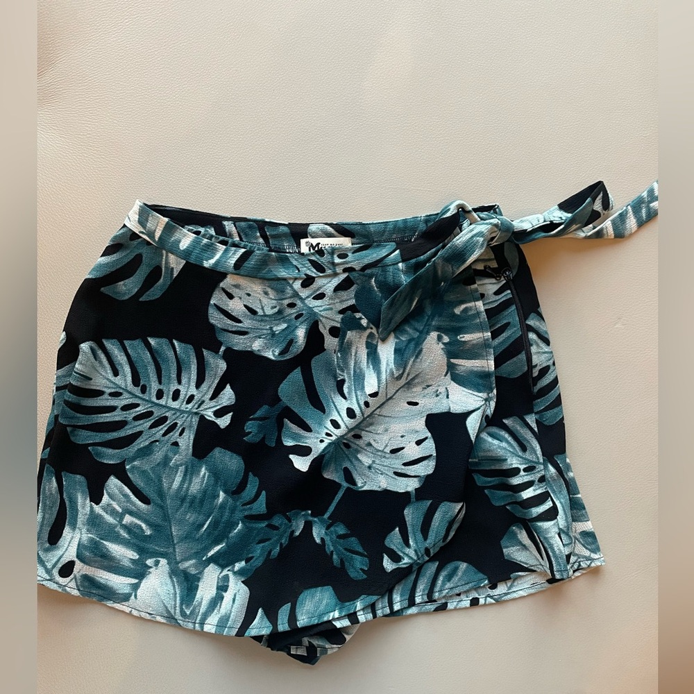 Show me your MuMu tropical wrap skort